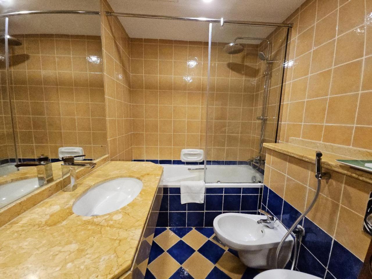 Royal Concorde Hotel & Suite Dubai Bagian luar foto