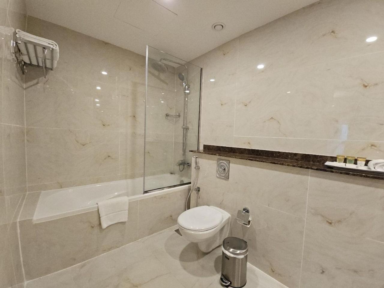 Royal Concorde Hotel & Suite Dubai Bagian luar foto