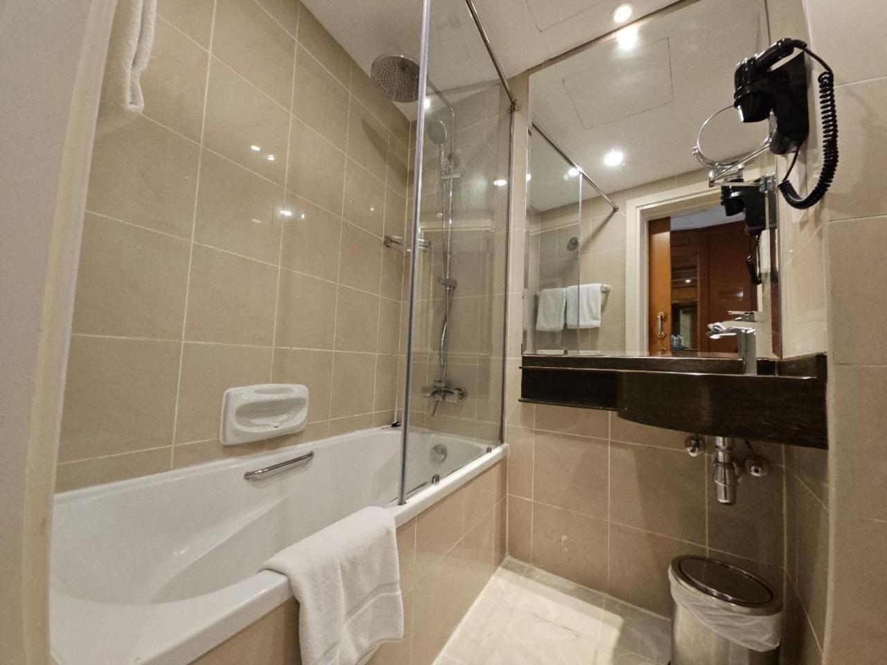 Royal Concorde Hotel & Suite Dubai Bagian luar foto