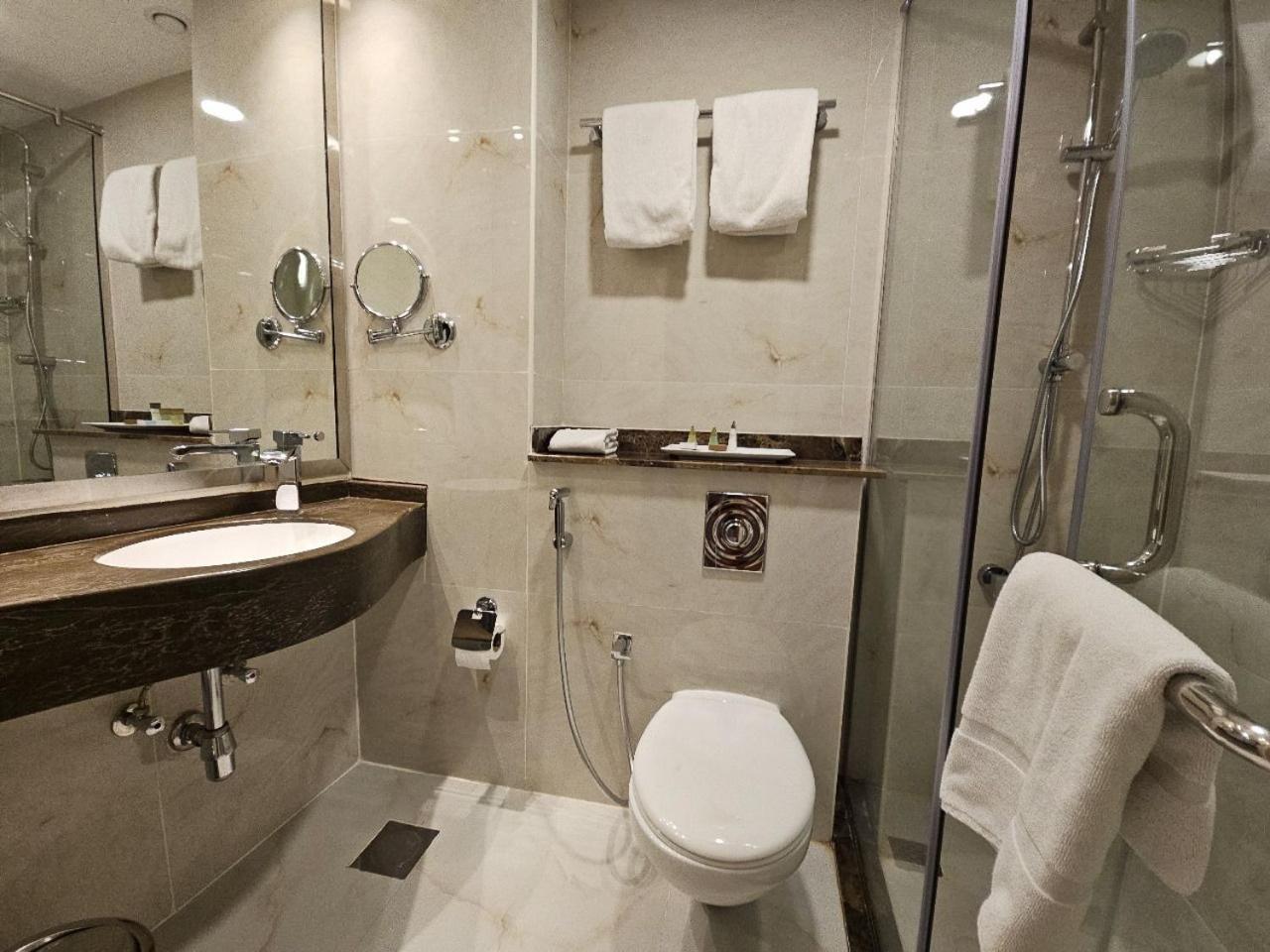 Royal Concorde Hotel & Suite Dubai Bagian luar foto